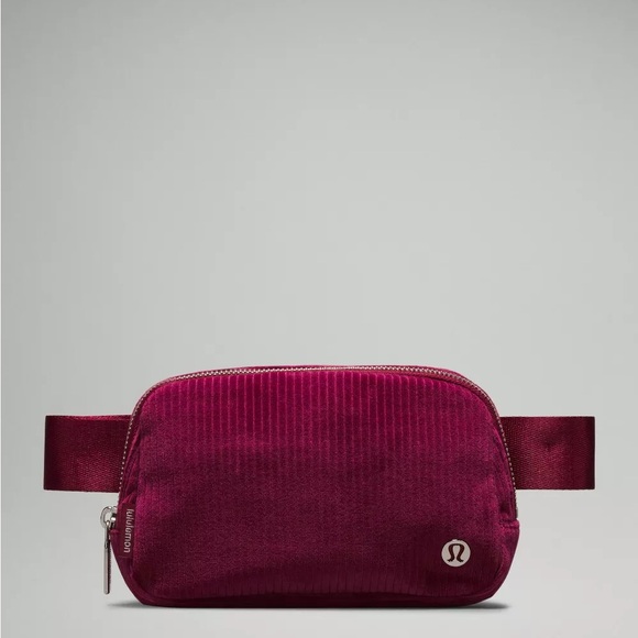 LULULEMON Everywhere Belt Bag 1L
Corduroy - Picture 2 of 5